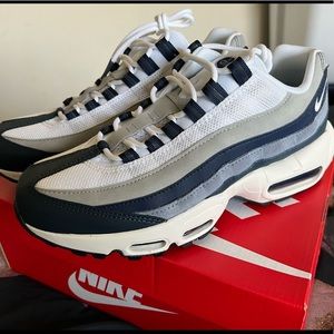 Size 7Y Nike Airmax Recraft